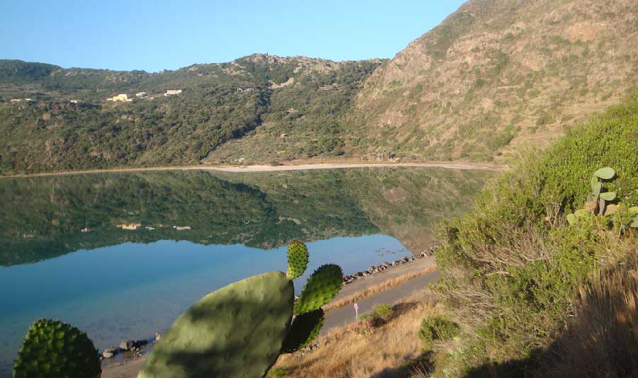 lago-specchio-di-venere-pantelleria